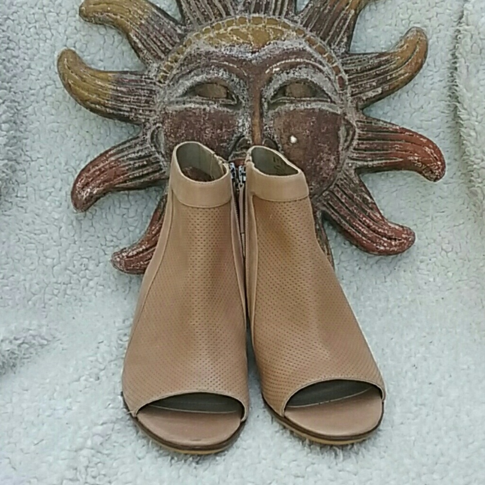 Naturalizer brand new sandles - Picture 3 of 8